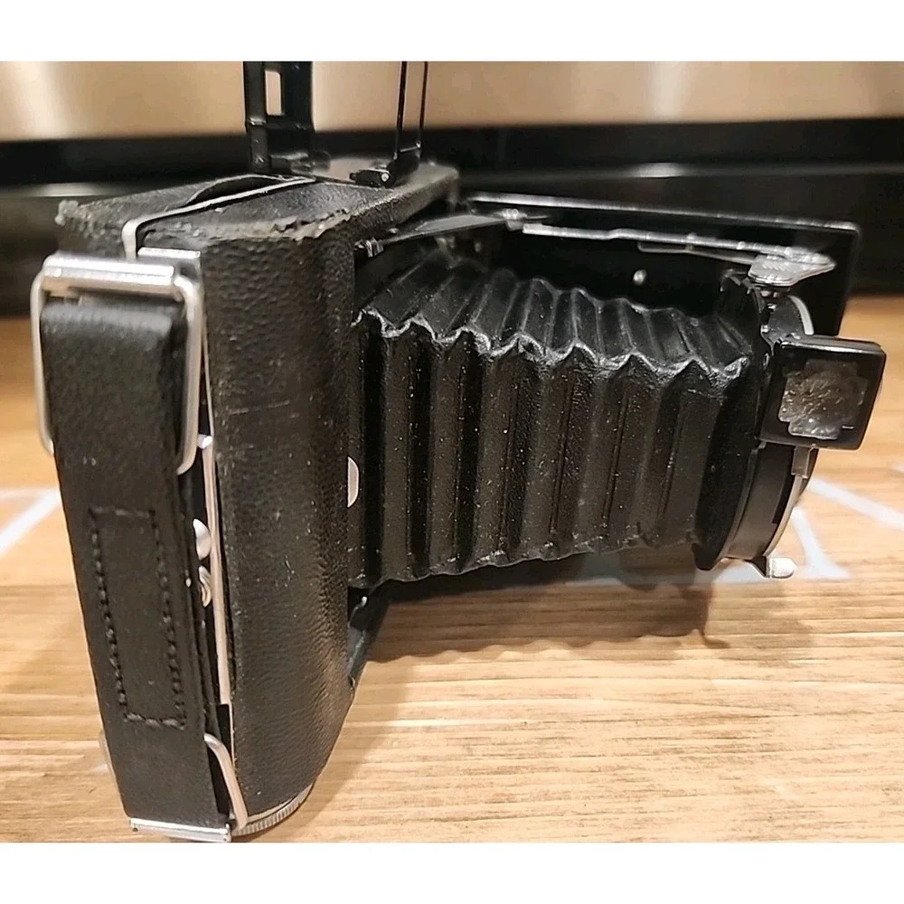 Vintage 1940's Kodak Vigilant Junior Six-20 Folding‎ Camera w/ Box - Untested